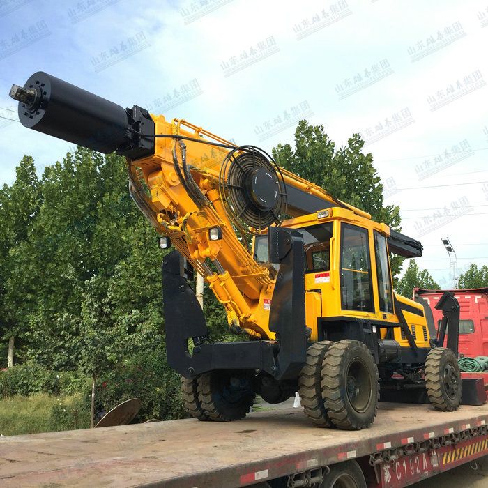 Wheel type rotary drilling machine with square bar